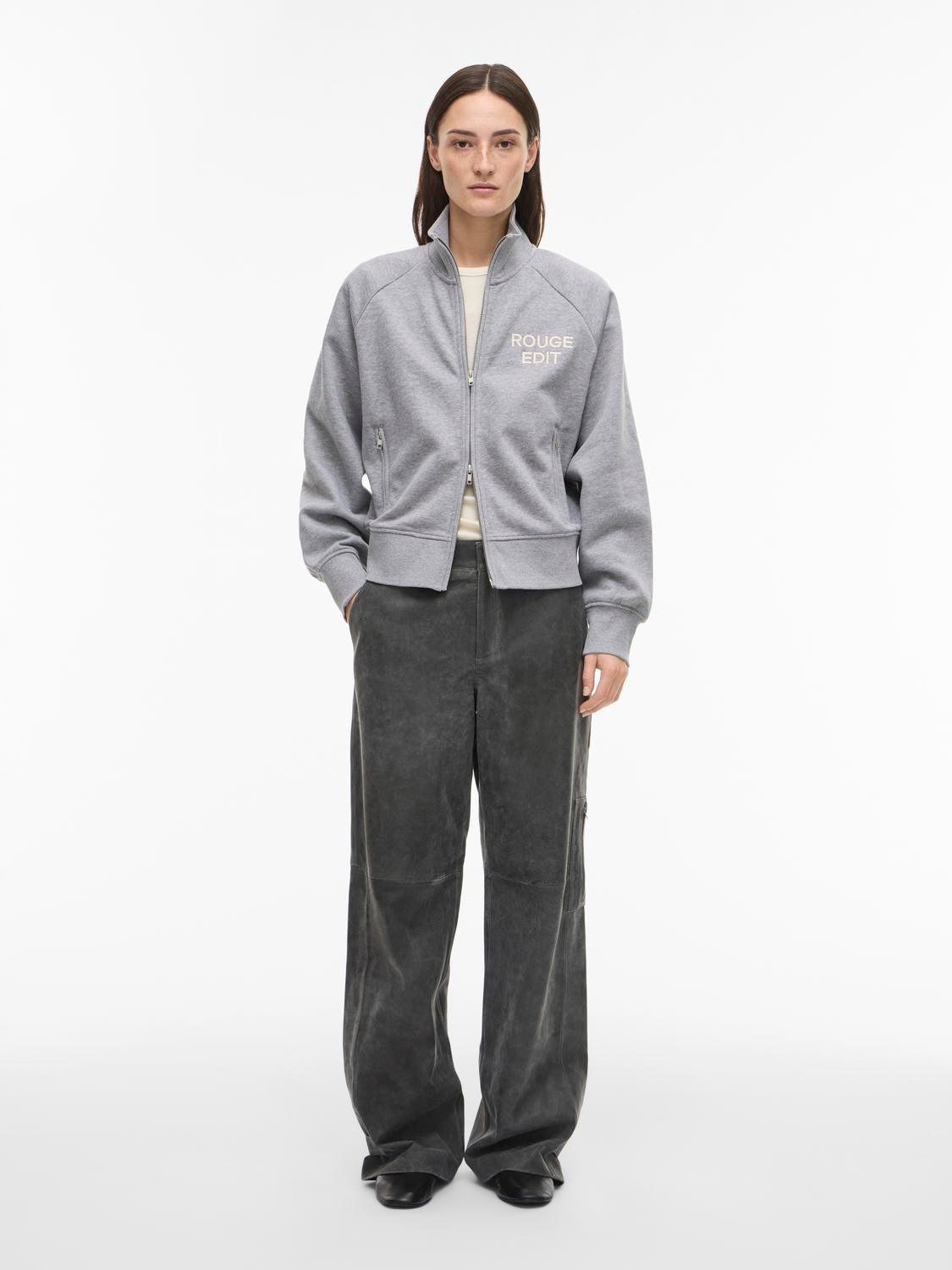 model_shot-front_full